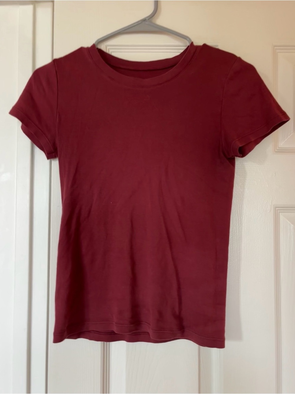 Women's Crew Neck Short Sleeve Top - Burgundy